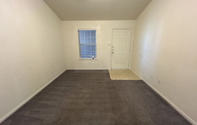 2 beds, 1 bath, $699, Unit 601 Main St N. Unit I