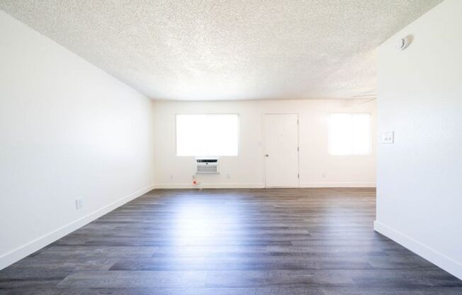 3 beds, 2 baths, 1,200 sqft, $2,900, Unit 633-35