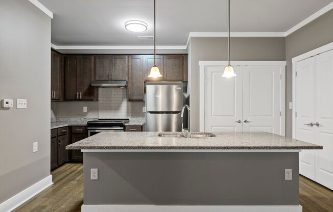 1 bed, 1 bath, 954 sqft, $1,195, Unit H101