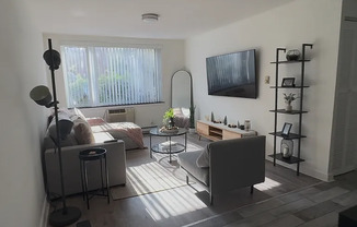 3825 N. Pine Grove, Unit 510