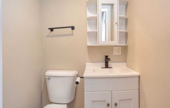 Newly Remodeled 3BR/1.5BA Townhome - Bates Hendricks