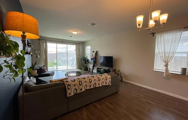 128 LACEY OAK LOOP