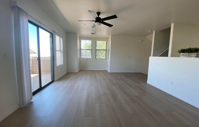 CUTE TOWNHOME AVAILABLE NOW NEAR TEMPE TOWN LAKE!!!