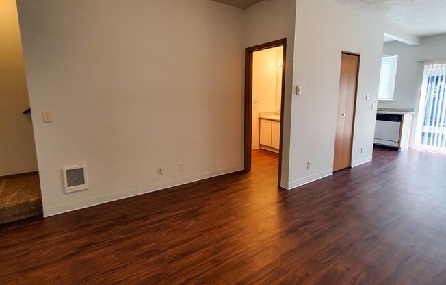 2 beds, 1.5 baths, 896 sqft, $1,495, Unit 660 LaSalle Street #1