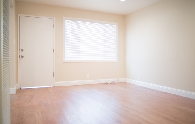 2 beds, 1 bath, $2,470, Unit A