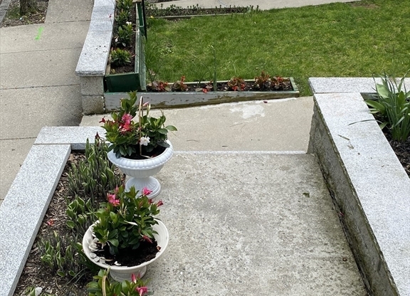 16 Eliot Crescent