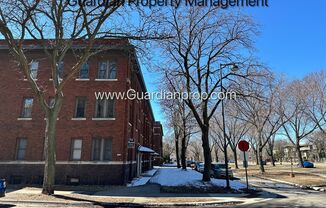 Uptown Lakes Ground Level 2 Bedroom, Heat Paid, 1 Month Free