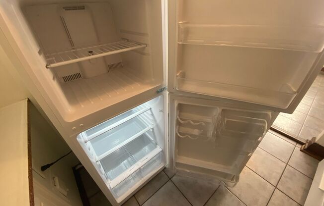 Studio, 1 bath, 400 sqft, $825, Unit 218