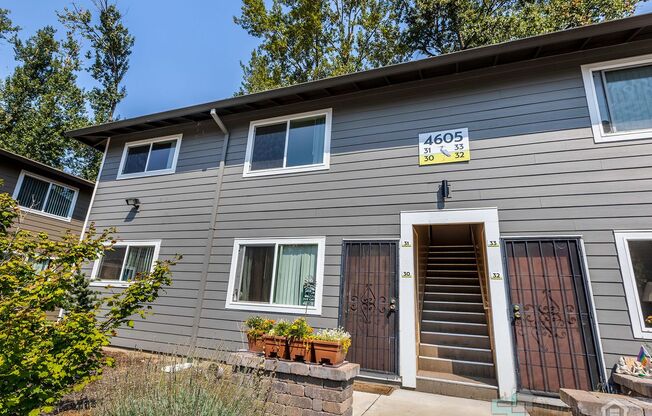 2 beds, 1 bath, 702 sqft, $1,550, Unit 33