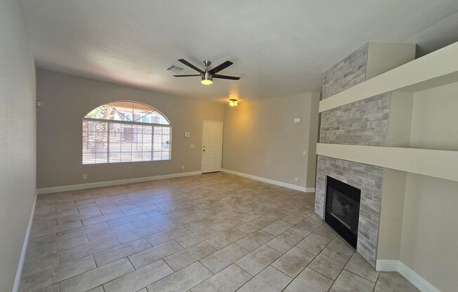 A Fabulous 4 Bedroom Single Story Home at the Lakes