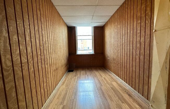 Cozy Two Bedroom Apartment! Great Oakland Location! Call Today!