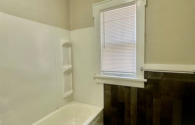 2 beds, 1 bath, $1,200