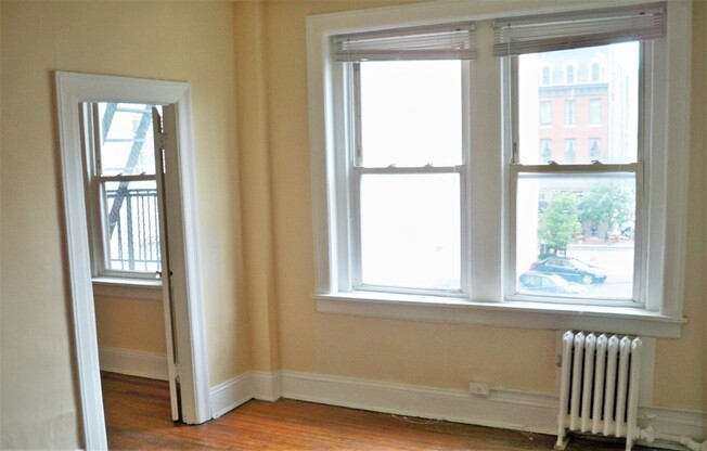 1 bed, 1 bath, 2 sqft, $950, Unit #304