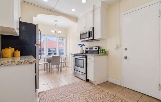 2 beds, 1 bath, 800 sqft, $1,025, Unit 5