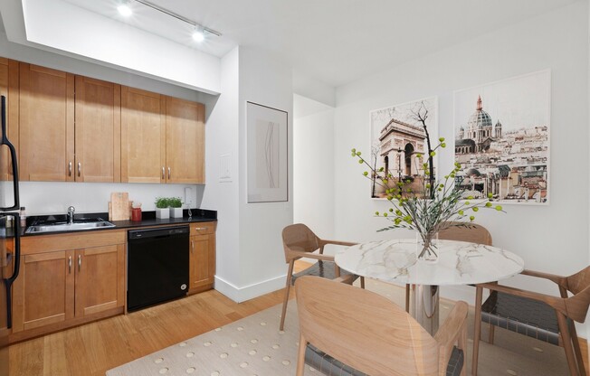 1 bed, 1 bath, 690 sqft, $4,760, Unit 1017