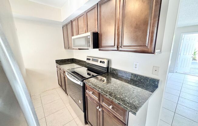 ** BONITA SPRINGS ** 2 BED / 1 BATH - WEST OF 41 - PET OK - ANNUAL RENTAL