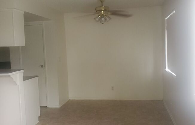 2 beds, 1 bath, 895 sqft, $2,300, Unit 2