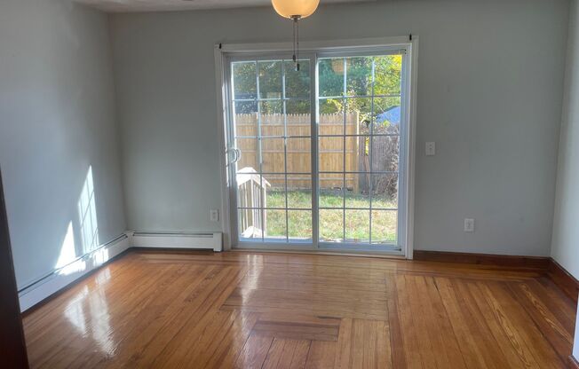 3 beds, 1 bath, $2,200