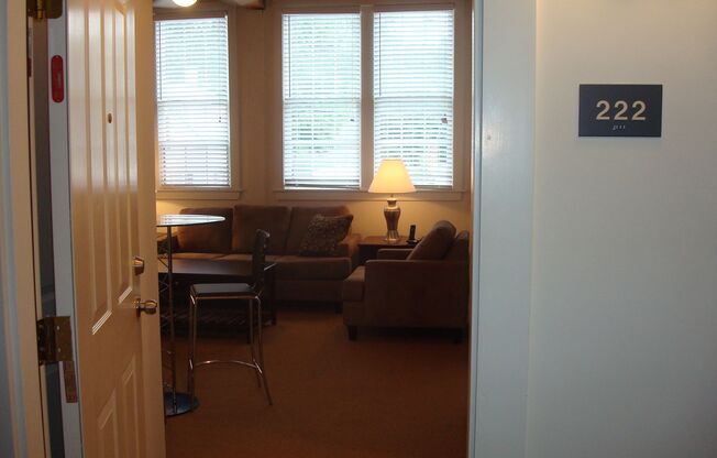 2 beds, 2 baths, 840 sqft, $2,600, Unit EL-222