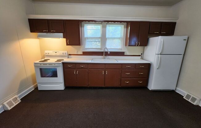 3 beds, 1 bath, $995