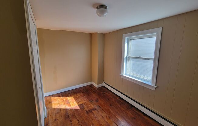 3 beds, 1 bath, $1,550