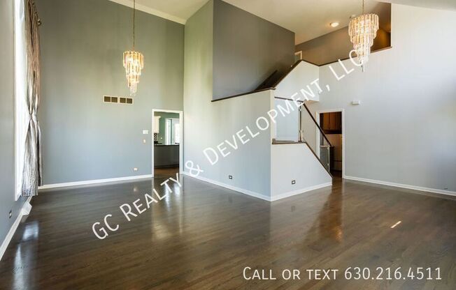 810 CLARENDON LN
