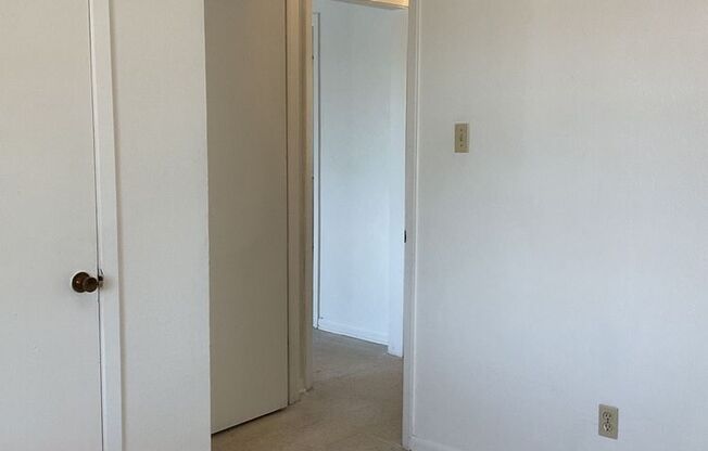 2 beds, 1 bath, $700, Unit 601 Westview Circle - Unit C