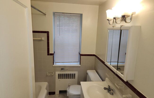 2 beds, 1 bath, 897 sqft, $2,335, Unit E-14