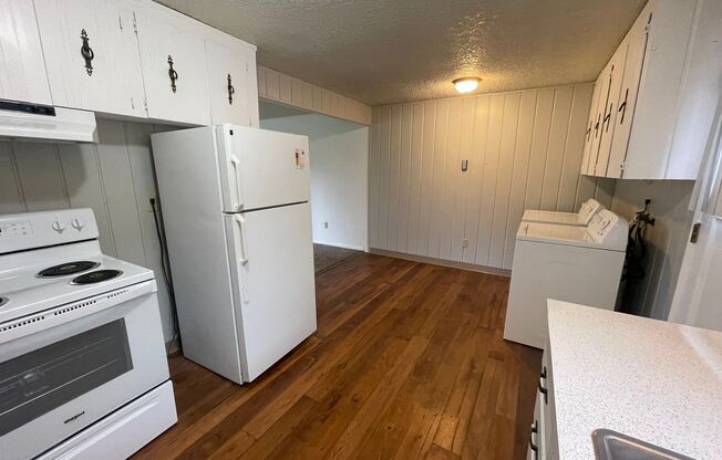 2 beds, 1 bath, 825 sqft, $1,295, Unit 524