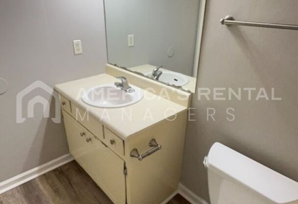 2 beds, 2 baths, $895, Unit Unit B