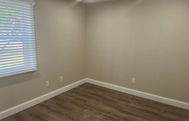 2 beds, 1 bath, 680 sqft, $2,350, Unit 27-11