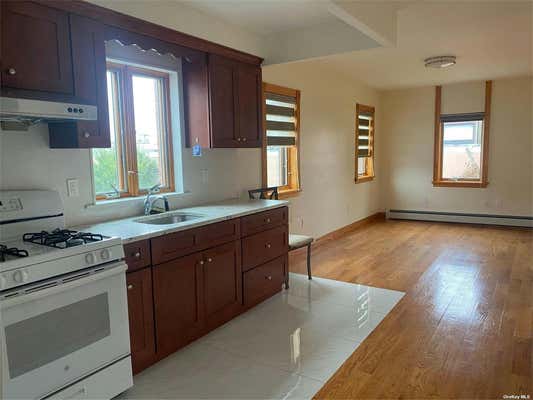 3 beds, 2 baths, $3,100, Unit 2