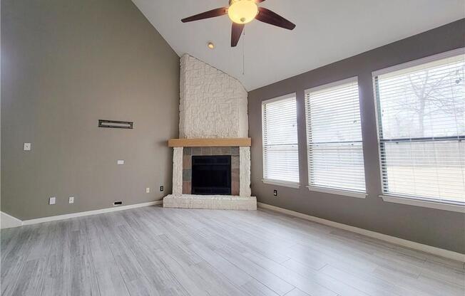 1411 RIV OAK DR