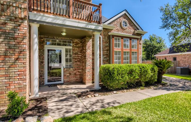 4BD/3BA HOME IN SHADY HOLLOW ON CUL-DE-SAC!
