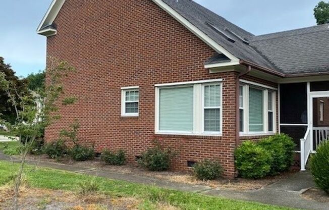 Welcome to this spacious 5-bedroom, 3-bathroom home located in the desirable area of Wilmington, NC.