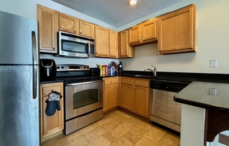 2 beds, 1 bath, 775 sqft, $3,150, Unit 10