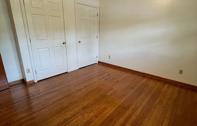 2 beds, 1 bath, 903 sqft, $1,210, Unit E-1