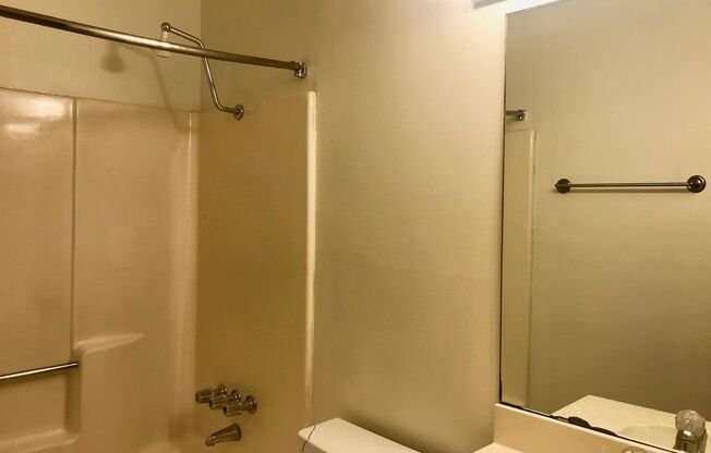 2 beds, 1 bath, $1,095