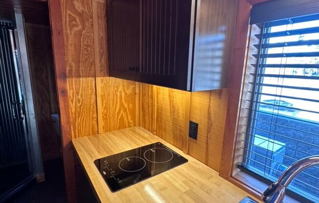 Studio, 1 bath, 275 sqft, $1,550