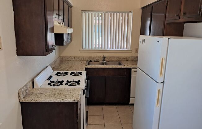 1 bed, 1 bath, 570 sqft, $950, Unit F37