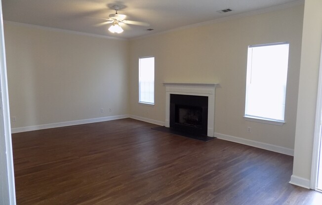 2 Bedroom, 2 Bath Townhome on Southside Savannah, Close to Savannah Mall