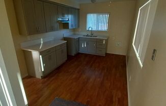 2 beds, 1 bath, 850 sqft, $1,895, Unit F