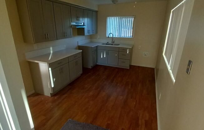 2 beds, 1 bath, 850 sqft, $1,895, Unit F