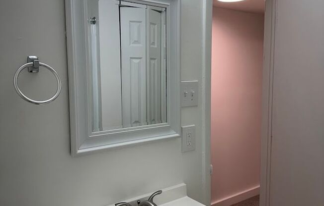 1 bed, 1 bath, 570 sqft, $1,275, Unit AO346
