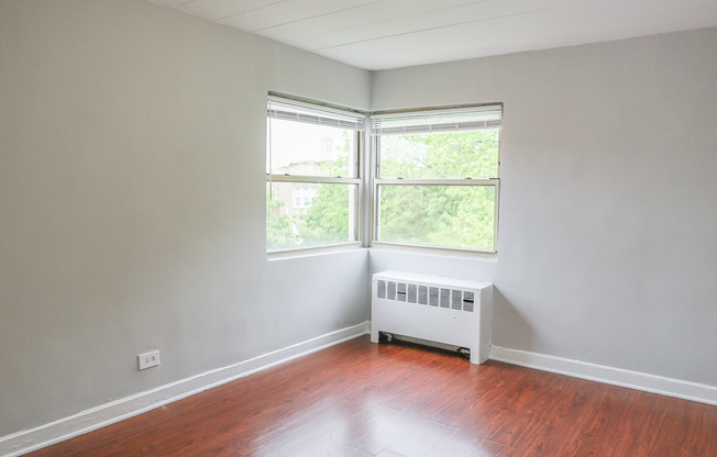 5655 N CHRISTIANA
