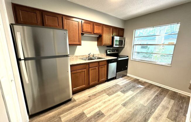 Well Maintained 1BR/1BA Ortega Farms Apartment w/ Stainless Steel Appliances