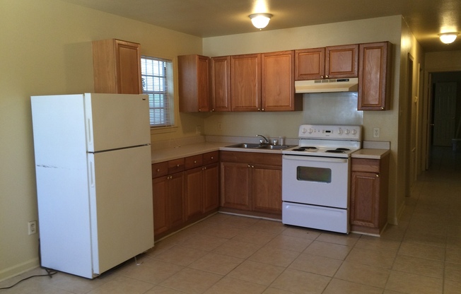 2 beds, 1 bath, 700 sqft, $1,195, Unit 1628 Music St.