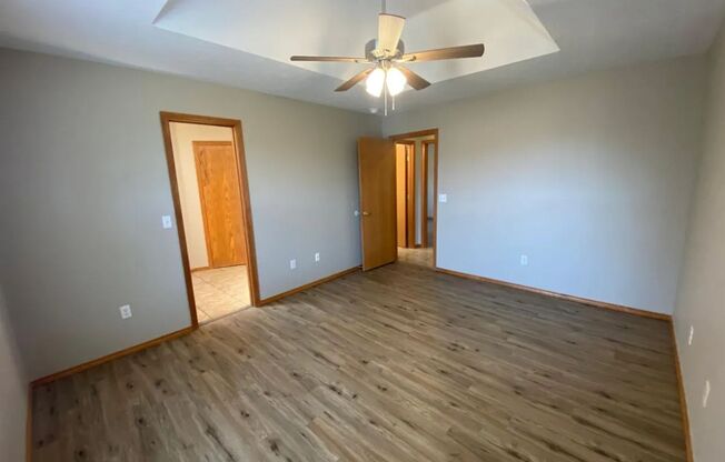 2 beds, 2 baths, $1,275, Unit 4312 N Morgan Ct