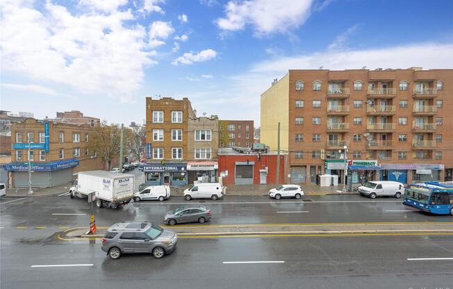 172 18 JAMAICA AVE