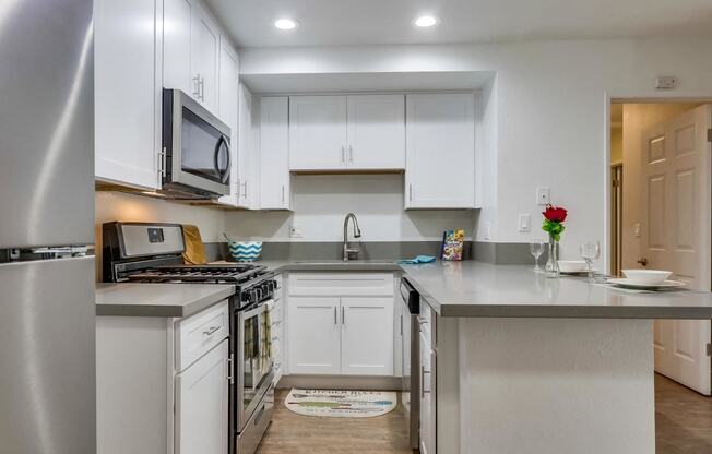 Gorgeous kitchen layout at SpringTree Apartments 